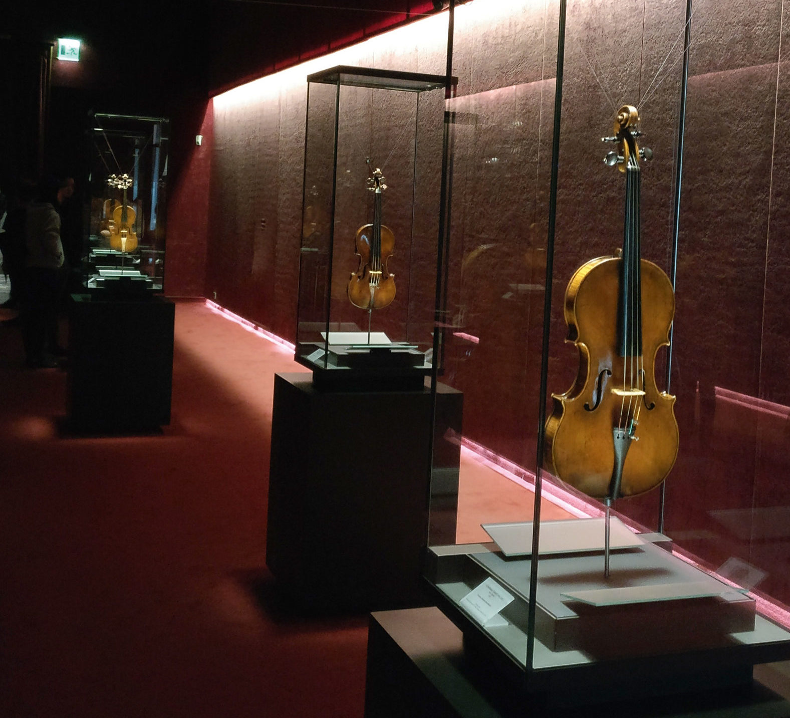 скрипка страдивари золотое сечение. тыква страдивари. скрипка страдивари в музее музыки в москве. паганини и страдивари. саша островский страдивари.