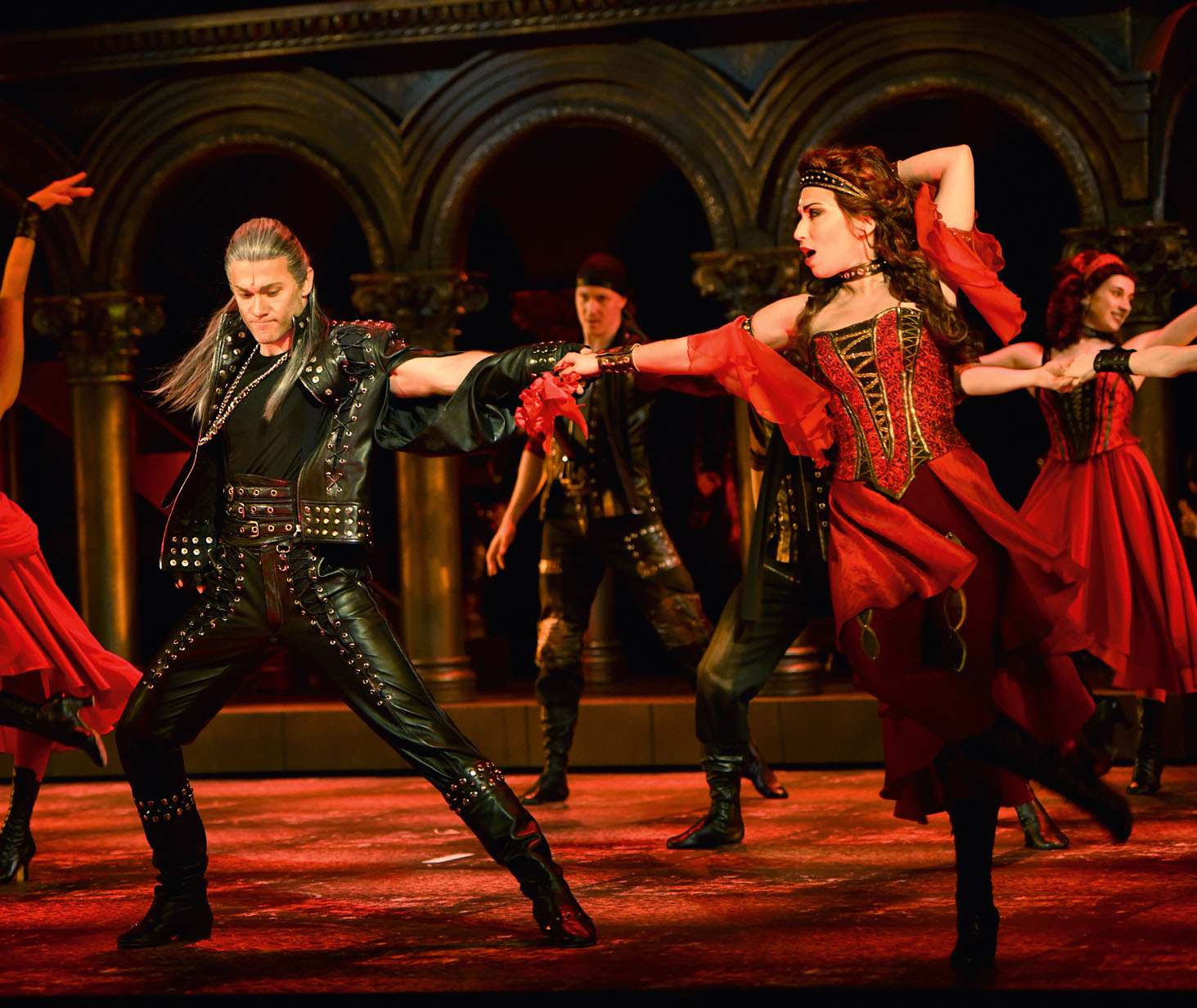 Известные французские мюзиклы. Ромео против Джульетты мюзикл театр оперетты.