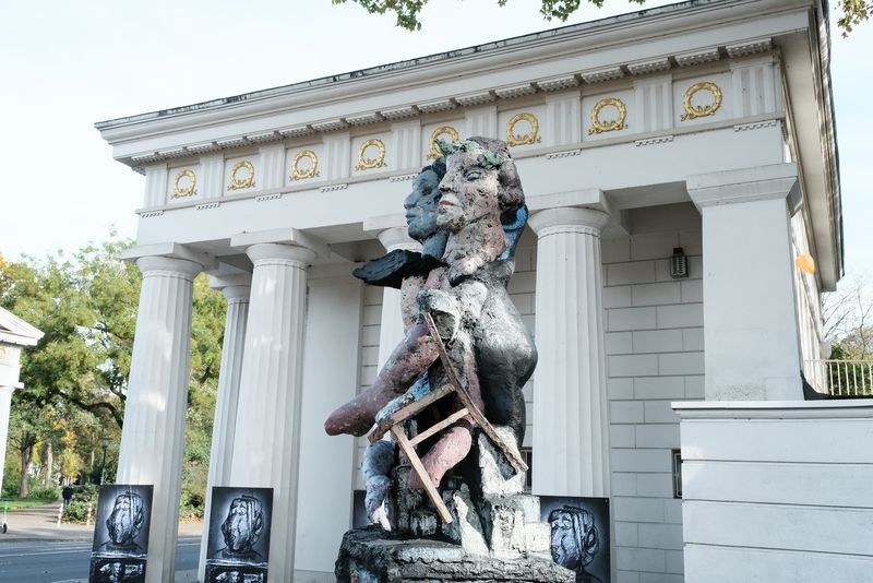 В Дюссельдорфе установили памятник Роберту и Кларе Шуман