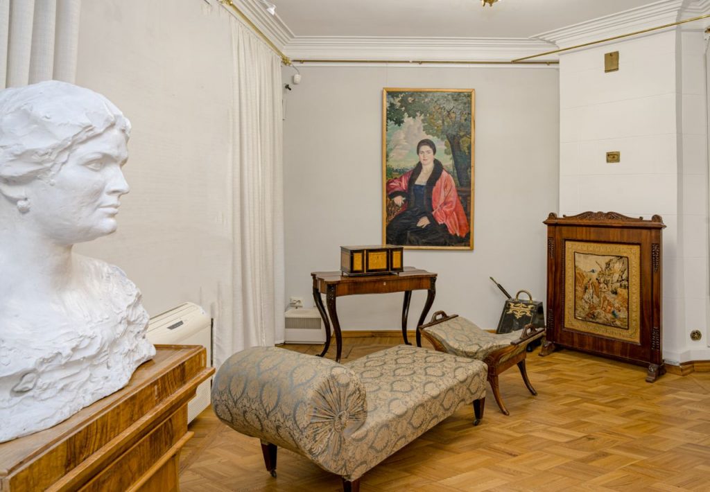 Более тысячи мемориальных предметов Шаляпина представили на выставке в Музее-усадьбе певца в Москве