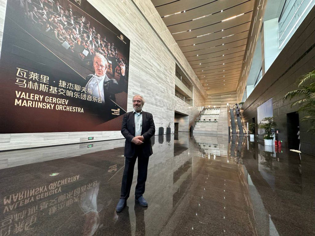 Валерий Гергиев открыл новый концертный зал в Пекине