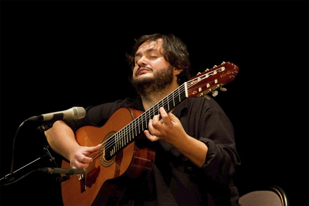 В фестивале «Виртуозы гитары» примут участие Яманду Коста и Пабло Гарибай