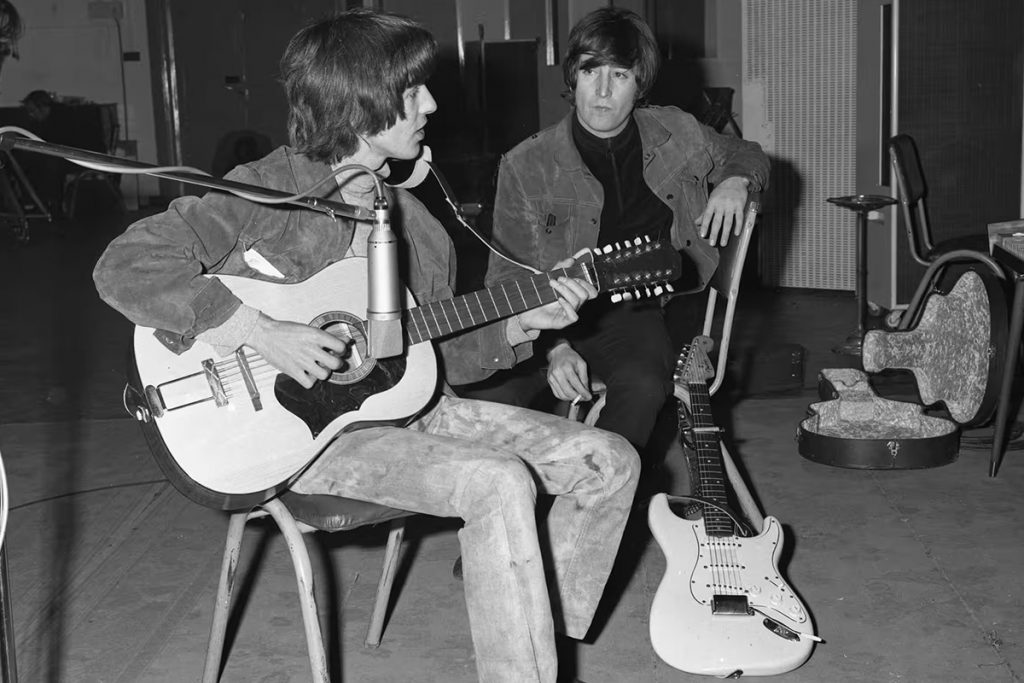 Гитара Джона Леннона уйдет с молотка