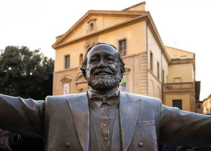 В Пезаро состоялась инаугурация памятника Лучано Паваротти