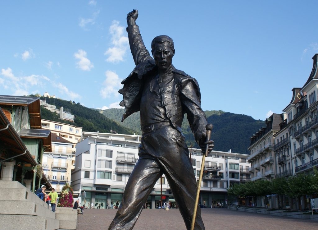 В швейцарском Монтрё временно переставили памятник Фредди Меркьюри