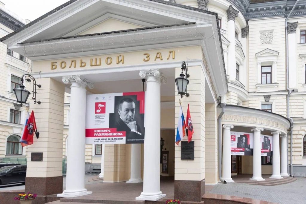 Интрига нарастает