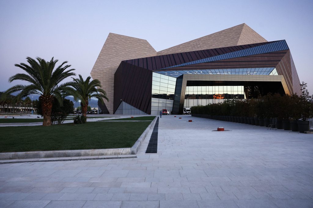 Владимир Путин открыл новый Концертный центр «Сириус»