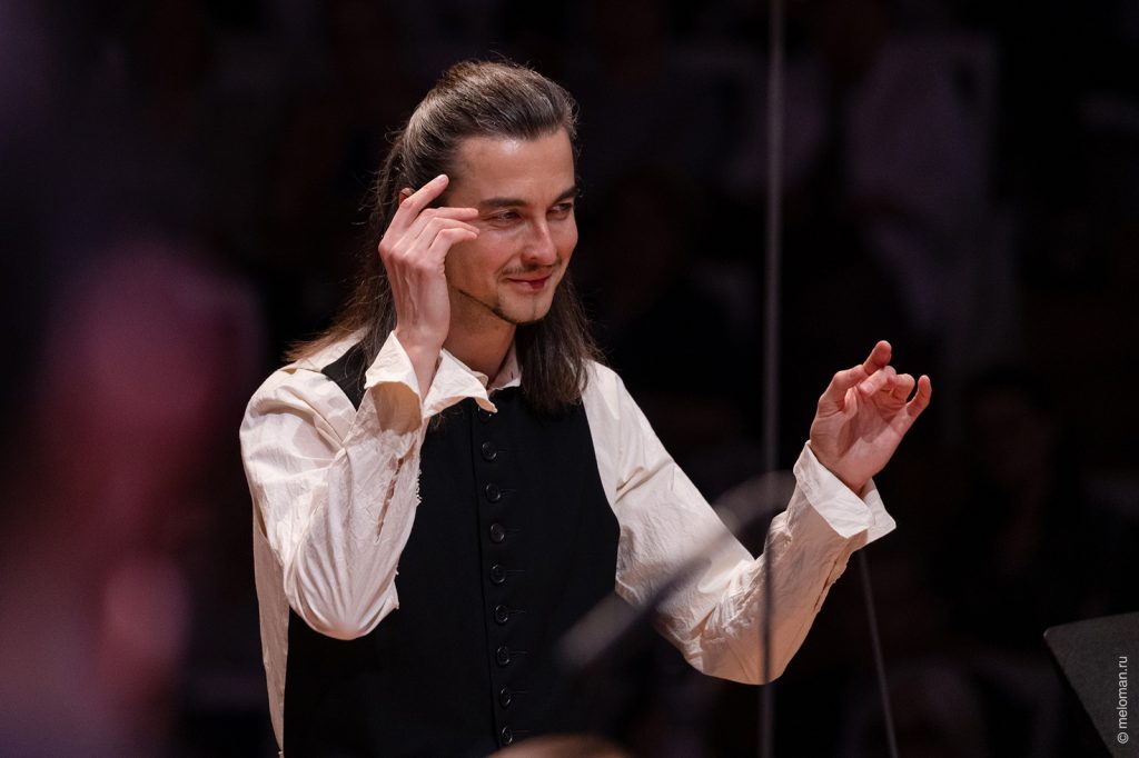 Филипп Чижевский продирижирует Четвертую симфонию Шостаковича