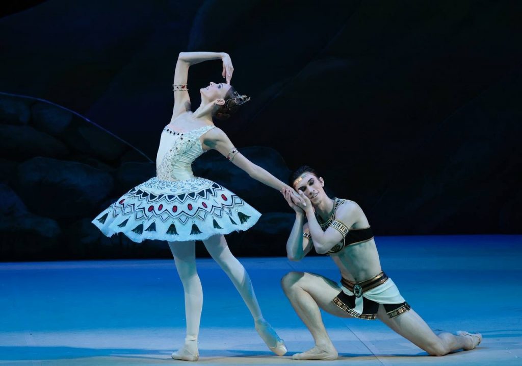 Артисты балета Мариинского и Большого театров выступят на Дальнем Востоке