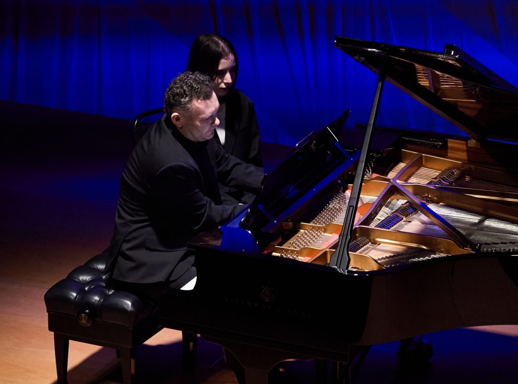 Человек играющий