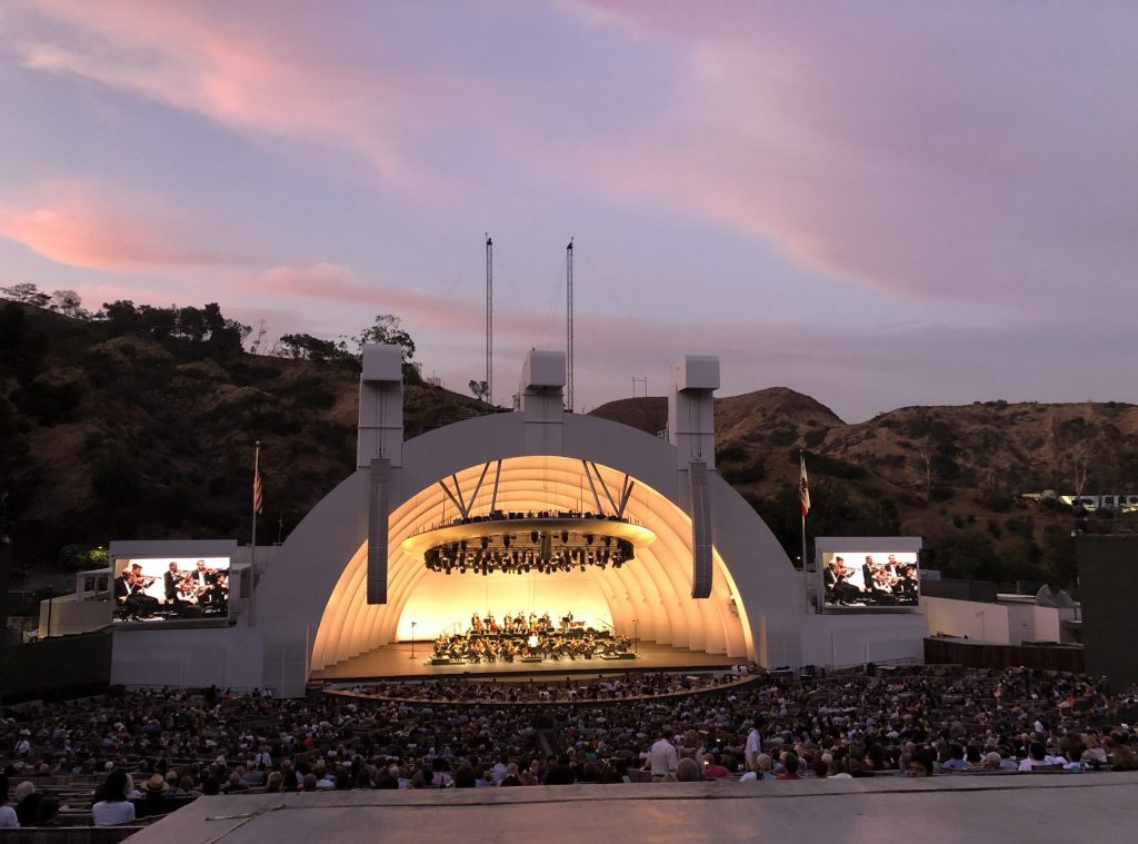 Легендарную сцену «Голливуд-Боул» назвали в честь Джона Уильямса