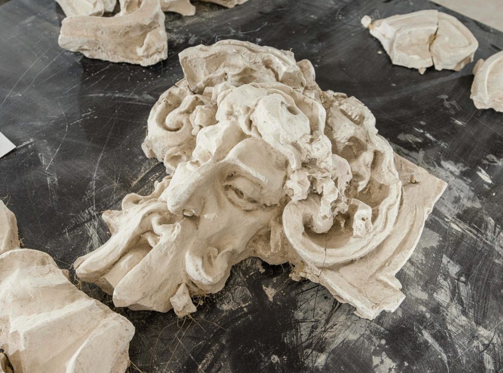 В дымовой трубе Дома Радио нашли барельеф 1910-х годов