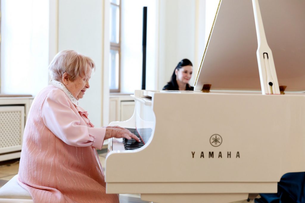 Александра Пахмутова передала свой архив в Российскую государственную библиотеку