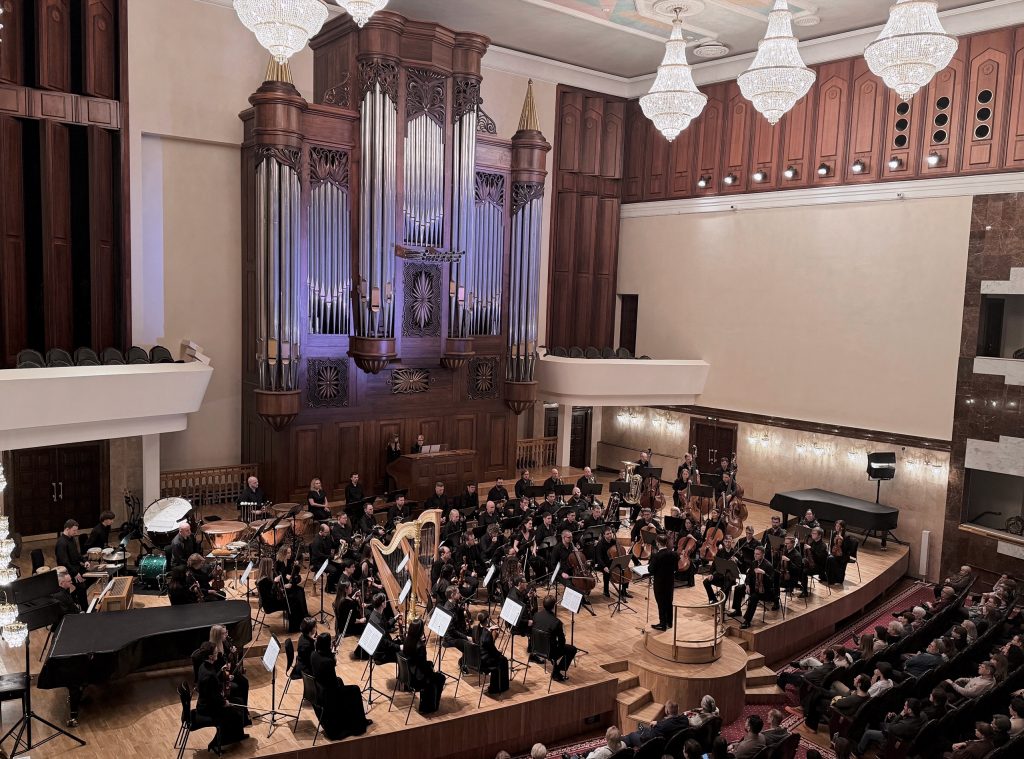 Органа мощный звук и трепетность оркестра