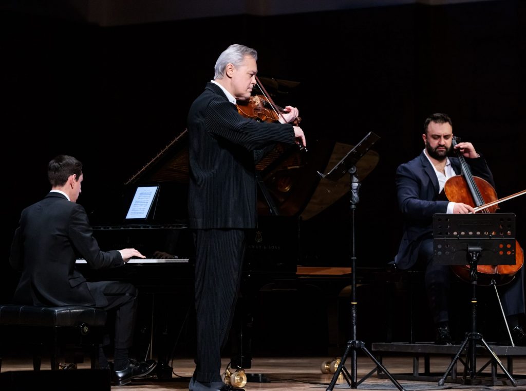 Не сбавляя темп